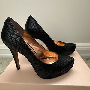 Beautiful BCBG black pumps!